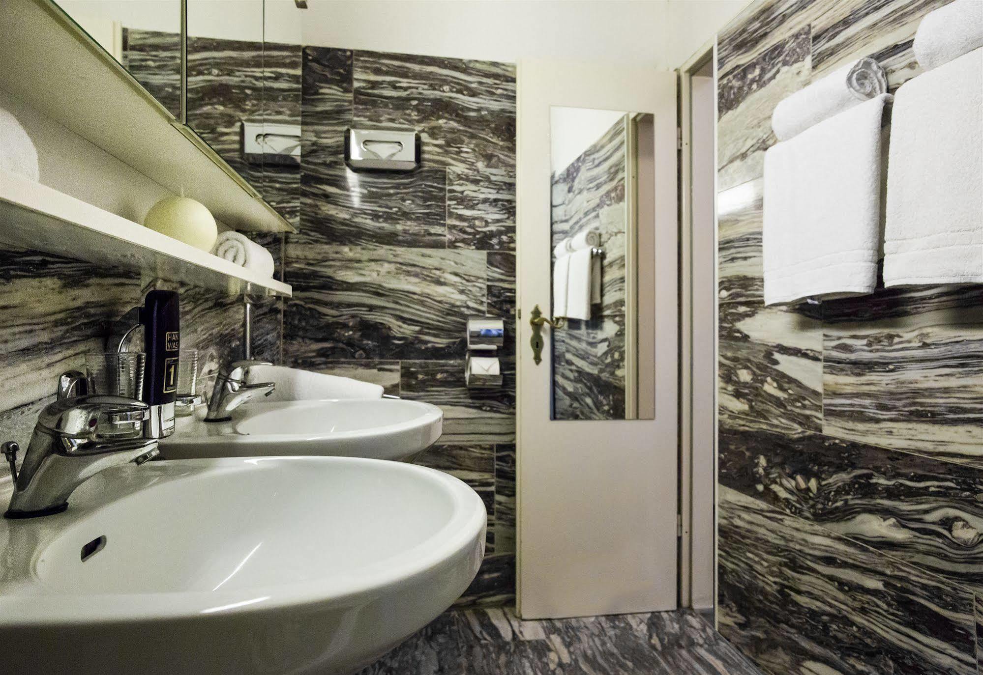 Hotel Comet Am Kurfuerstendamm Берлин Екстериор снимка